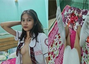 ก้นกลมของน้องสาวที่สวยงามทำให้เขาแค่อยากสำรวจ