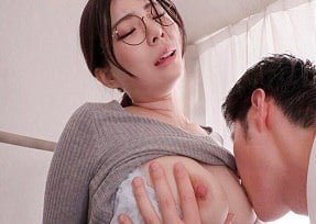 นักเรียนเชิญครู Rei Kamiki มาค้นพบความลับของคืนนี้