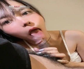 น้องสาวสอนพี่ชายคนใหม่ของเธอ
