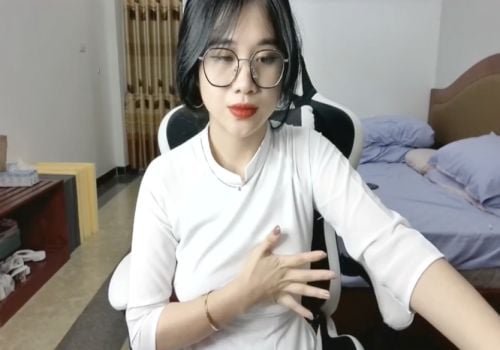 กับเพื่อนสนิทของเธอที่จะเข้าร่วมในเกมลอกและผลลัพธ์ที่ไม่คาดคิด