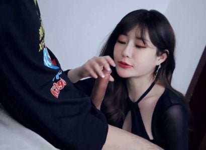 ลูกพี่ลูกน้องของเธอกลับบ้านเพื่อไปเที่ยวฤดูร้อนเพื่อไปพบพี่ชายของเขา