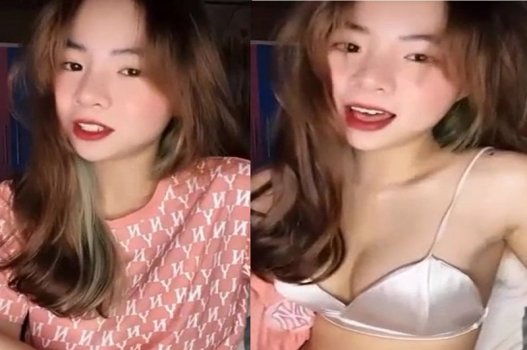 น้องสาวสวยใช้มือของเธอในการนวดในห้องนอน