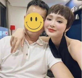 น้องสาวไปห้องน้ำเพื่อเกลี้ยกล่อมพี่ชายของเธอและตอนจบที่ไม่คาดคิด