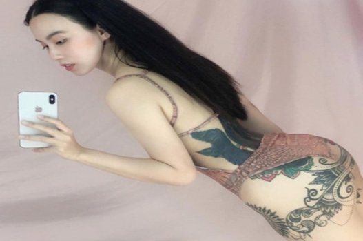 NGOC HA และคนรักของเธอแอบดูหนังร้อน