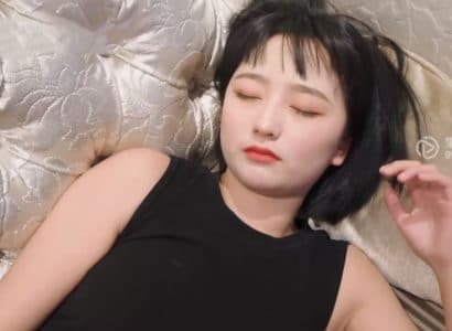 ชายผู้น่าสงสารถูกดูหมิ่น แต่รู้สึกทึ่งกับสาวสวย