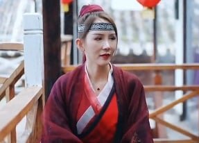 เที่ยงคืนแอบเข้าไปบนเตียงอย่างลับๆ