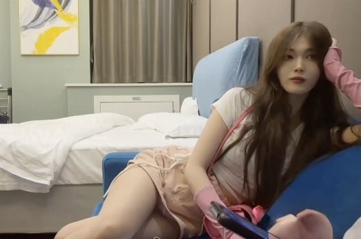 Shen Nana ไปที่โรงยิมเพื่อมีเพศสัมพันธ์กับเพื่อนร่วมห้องของเธอ