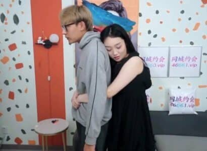 สามีที่เบื่อไม่ได้สังเกตว่าแอบดูค้างคืนกับเด็กผู้ชายแปลก ๆ